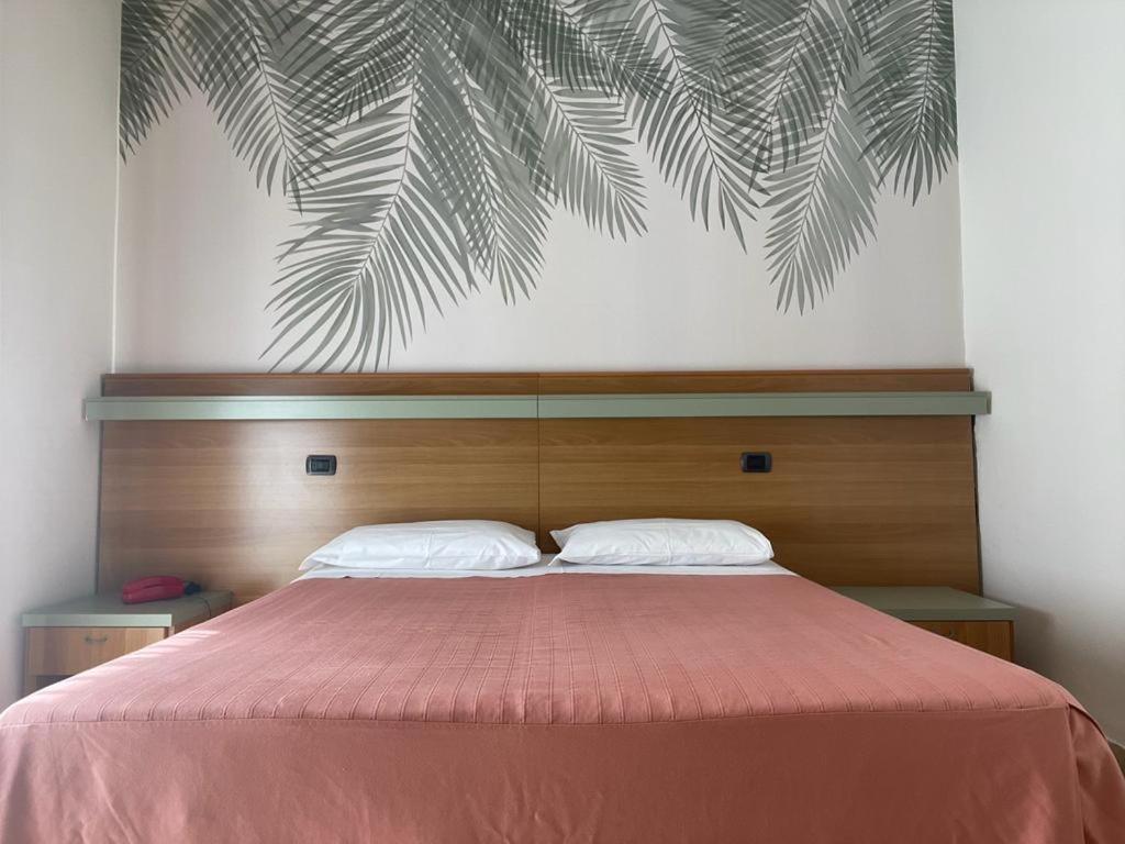 Hotel Pine Beach 로솔리나 마레 외부 사진