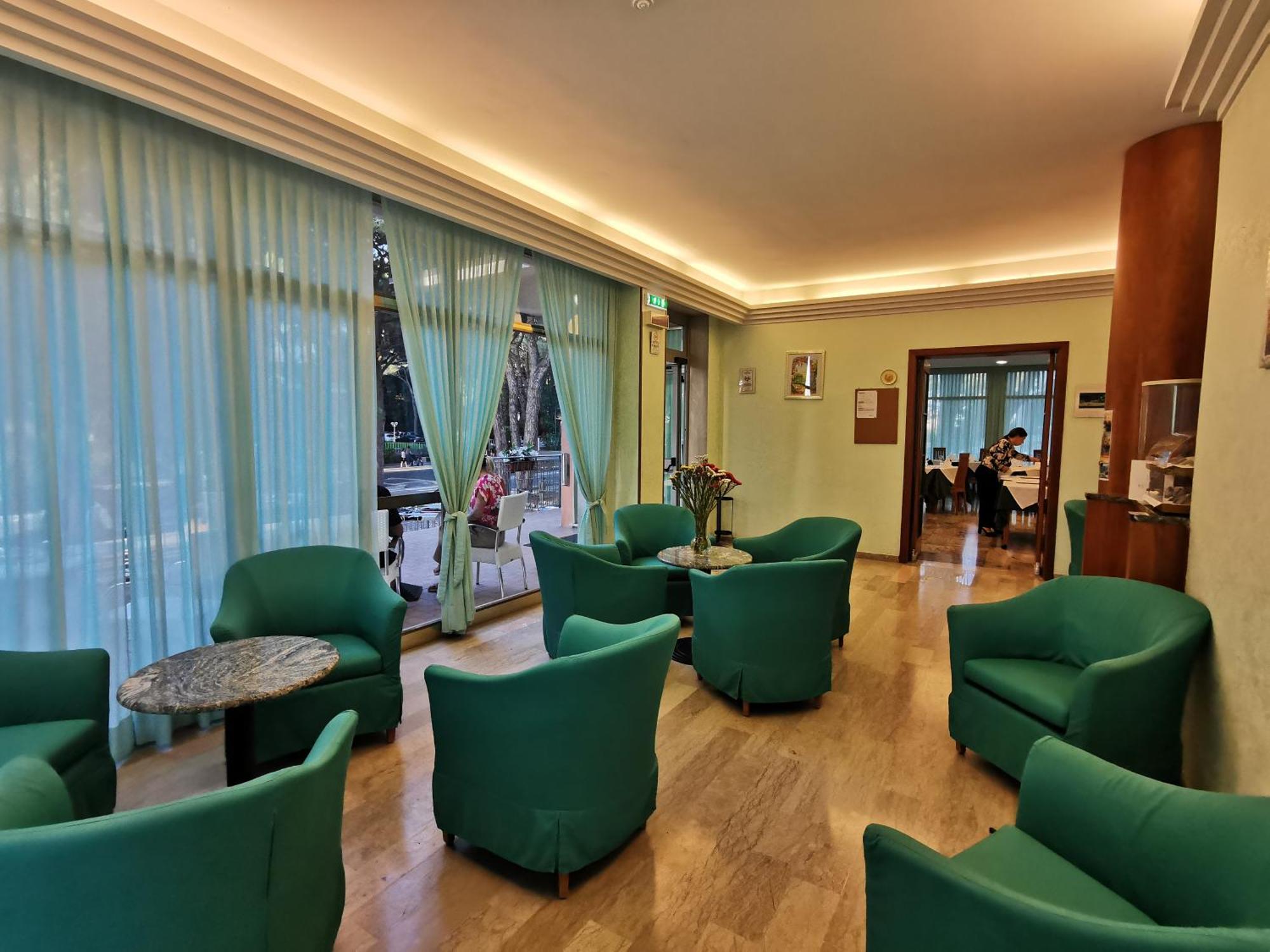 Hotel Pine Beach 로솔리나 마레 외부 사진